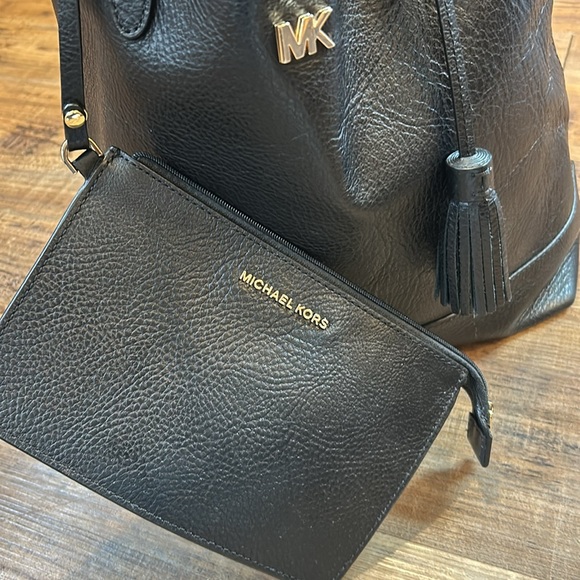 Michael Kors black tote and with attached zippered pouch - Picture 3 of 13
